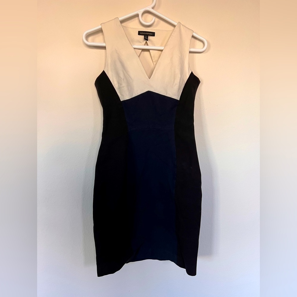 Banana Republic Women's V Neck Sleeveless Mini Dress - size 2 petite​​